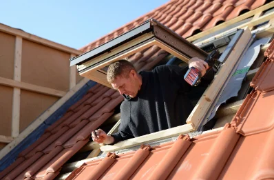 Pose de fenêtres de toit Velux à Brélidy